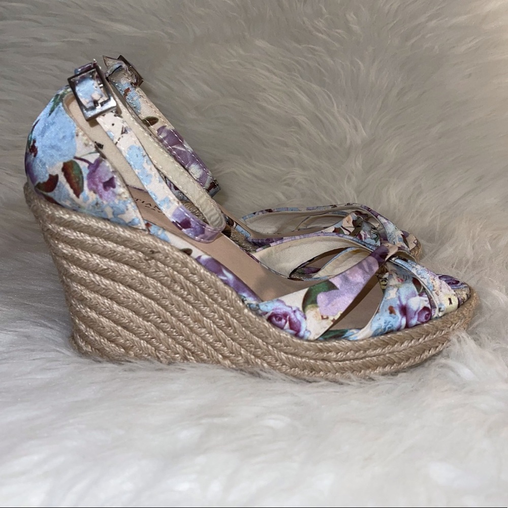 Floral wedges
